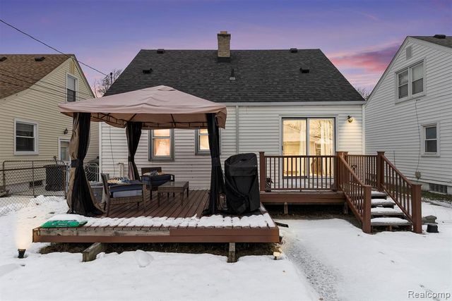 21108 Bon Heur Street, Saint Clair Shores, MI 48081