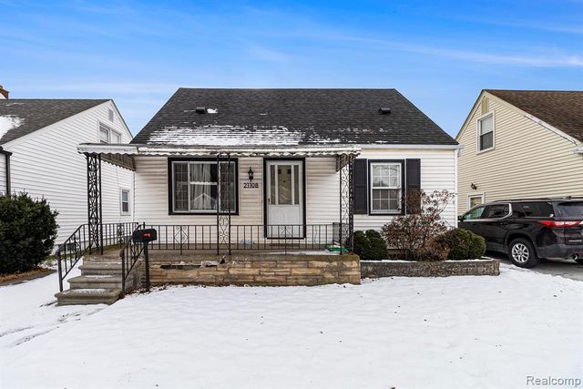 21108 Bon Heur Street, Saint Clair Shores, MI 48081