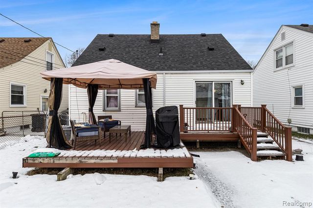 21108 Bon Heur Street, Saint Clair Shores, MI 48081