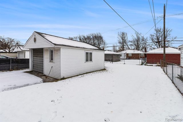 21108 Bon Heur Street, Saint Clair Shores, MI 48081