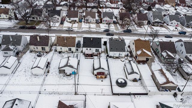 21108 Bon Heur Street, Saint Clair Shores, MI 48081