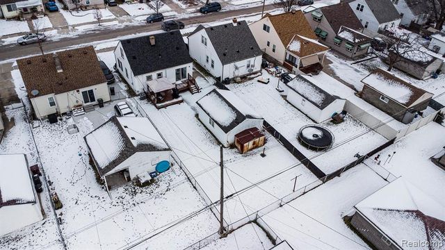 21108 Bon Heur Street, Saint Clair Shores, MI 48081