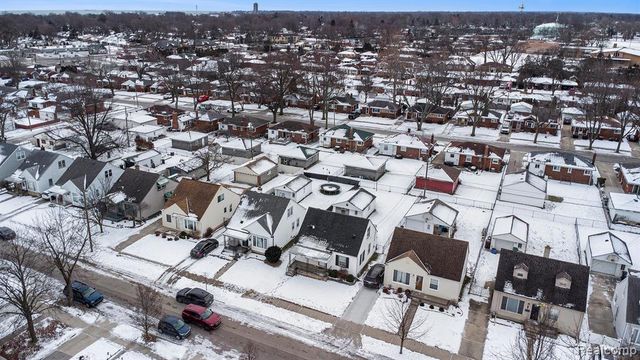 21108 Bon Heur Street, Saint Clair Shores, MI 48081