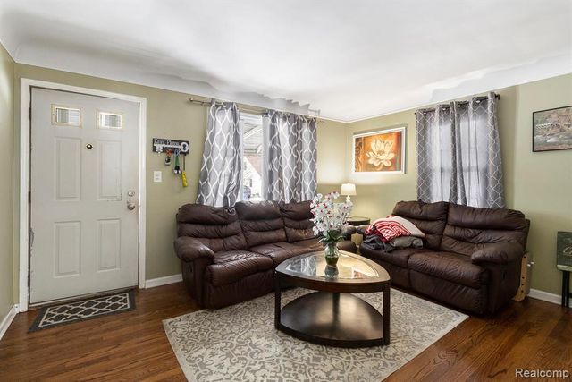 21108 Bon Heur Street, Saint Clair Shores, MI 48081