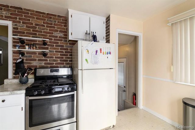 21108 Bon Heur Street, Saint Clair Shores, MI 48081