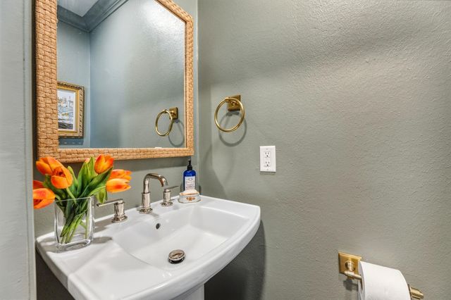 13810 Saint Marys Lane, Houston, TX 77079