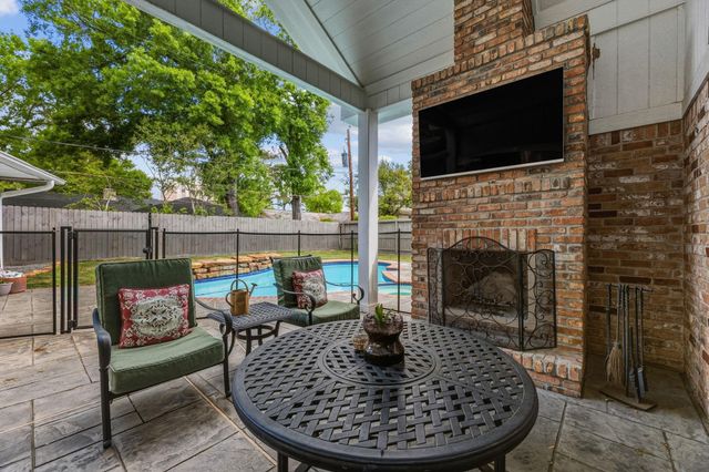 13810 Saint Marys Lane, Houston, TX 77079