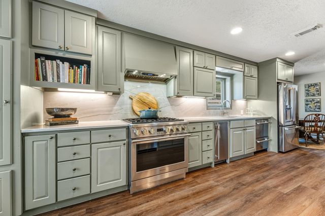 13810 Saint Marys Lane, Houston, TX 77079