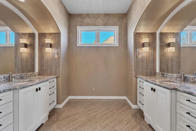 10635 E Glengate Cir, Wichita, KS 67206