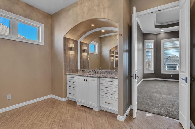 10635 E Glengate Cir, Wichita, KS 67206