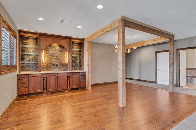 10635 E Glengate Cir, Wichita, KS 67206