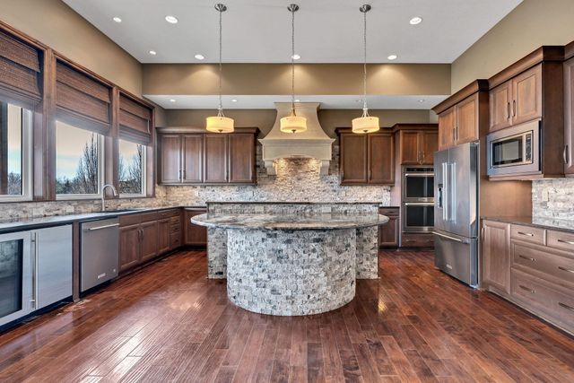 10635 E Glengate Cir, Wichita, KS 67206