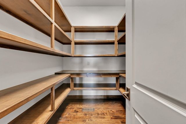 10635 E Glengate Cir, Wichita, KS 67206