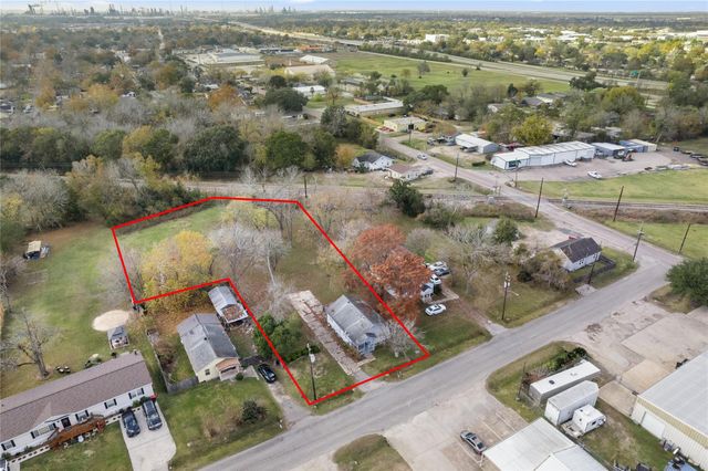 2105 Beaumont Road, Baytown, TX 77520