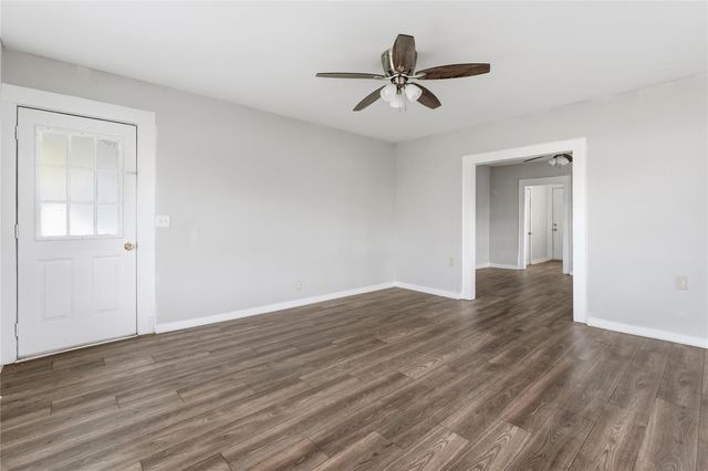 2105 Beaumont Road, Baytown, TX 77520