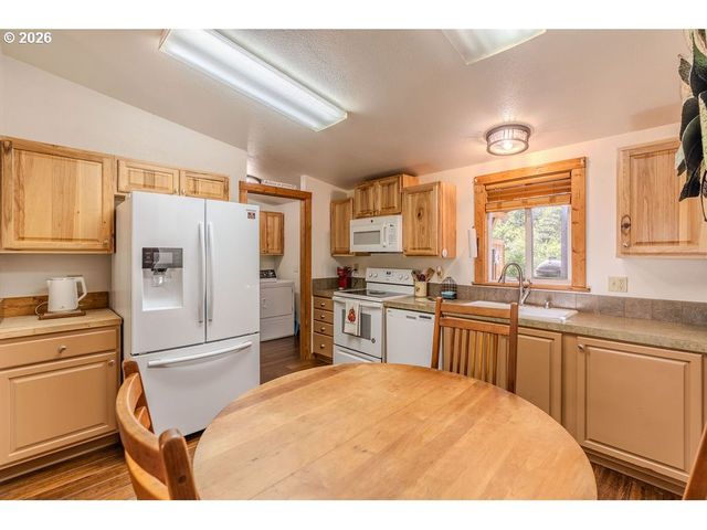 32700 Se LEEWOOD Ln 3, Boring, OR 97009