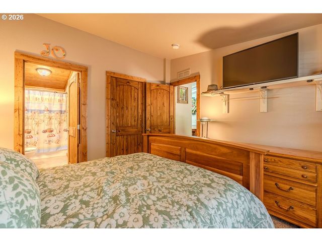 32700 Se LEEWOOD Ln 3, Boring, OR 97009
