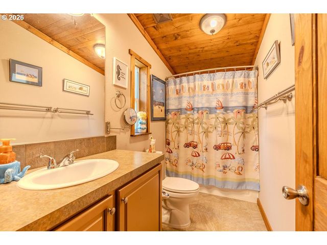 32700 Se LEEWOOD Ln 3, Boring, OR 97009