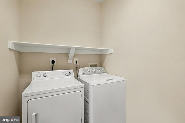 10301 LEES CROSSING LN, Fredericksburg, VA 22408