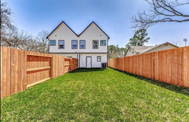 2206 Dolly Wright Street B, Houston, TX 77088