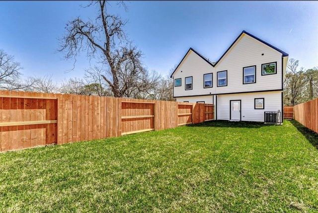 2206 Dolly Wright Street B, Houston, TX 77088