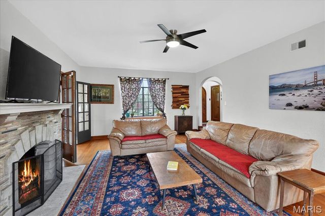 66 Bellerive Acres, St Louis, MO 63121