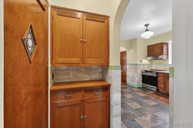 66 Bellerive Acres, St Louis, MO 63121