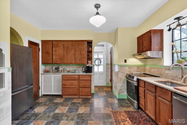 66 Bellerive Acres, St Louis, MO 63121