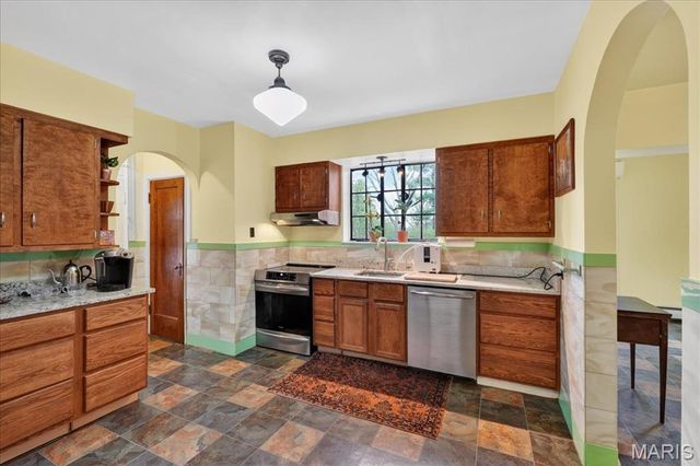 66 Bellerive Acres, St Louis, MO 63121