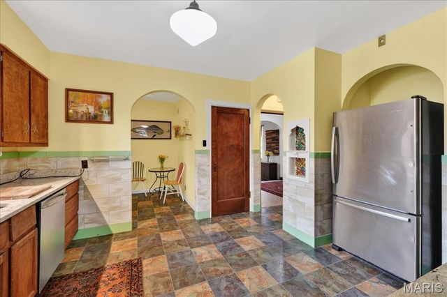 66 Bellerive Acres, St Louis, MO 63121