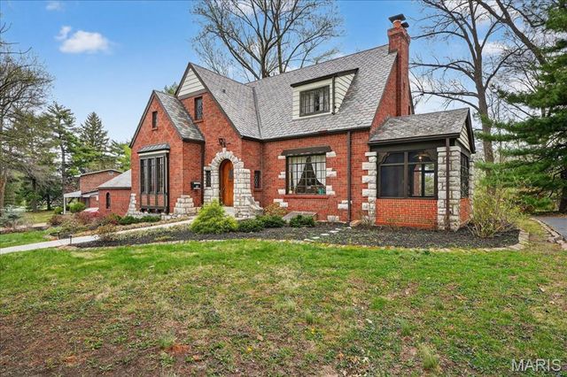 66 Bellerive Acres, St Louis, MO 63121