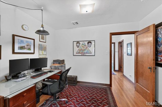 66 Bellerive Acres, St Louis, MO 63121