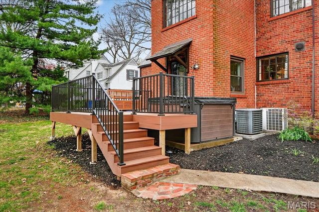 66 Bellerive Acres, St Louis, MO 63121