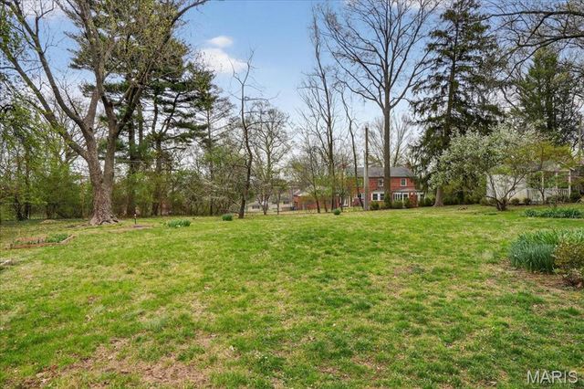 66 Bellerive Acres, St Louis, MO 63121