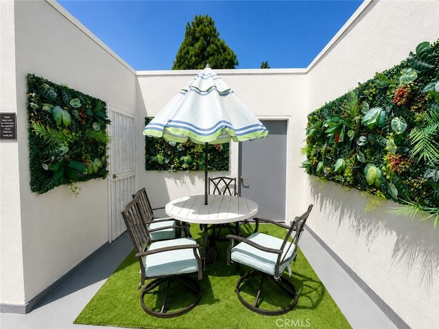 2449 N Beachwood Drive 10, Hollywood Hills, CA 90068