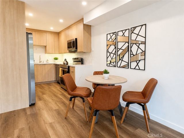 2449 N Beachwood Drive 10, Hollywood Hills, CA 90068