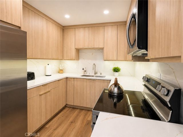 2449 N Beachwood Drive 10, Hollywood Hills, CA 90068