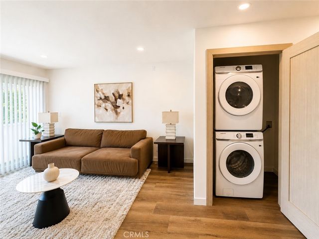 2449 N Beachwood Drive 10, Hollywood Hills, CA 90068