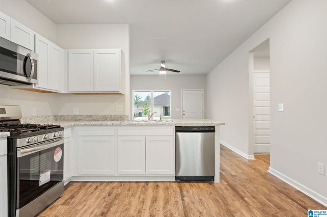 226 AMBER AVENUE, Calera, AL 35040