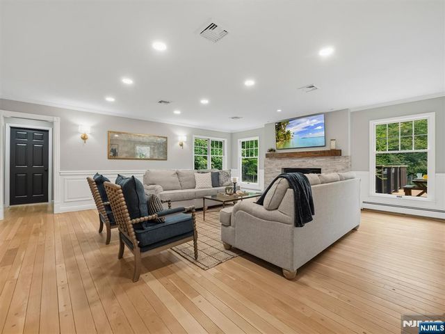 22 Millstream Road, Upper Saddle River, NJ 07458