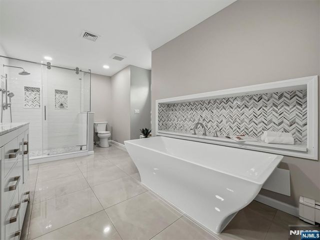 22 Millstream Road, Upper Saddle River, NJ 07458