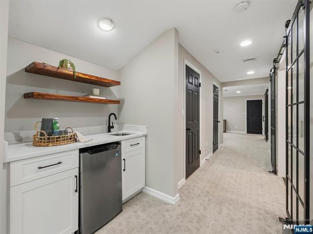 22 Millstream Road, Upper Saddle River, NJ 07458