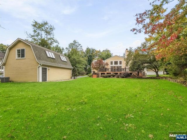 22 Millstream Road, Upper Saddle River, NJ 07458