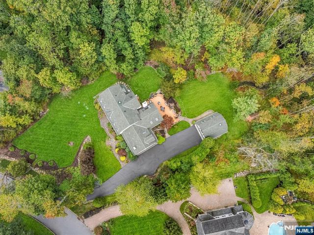 22 Millstream Road, Upper Saddle River, NJ 07458