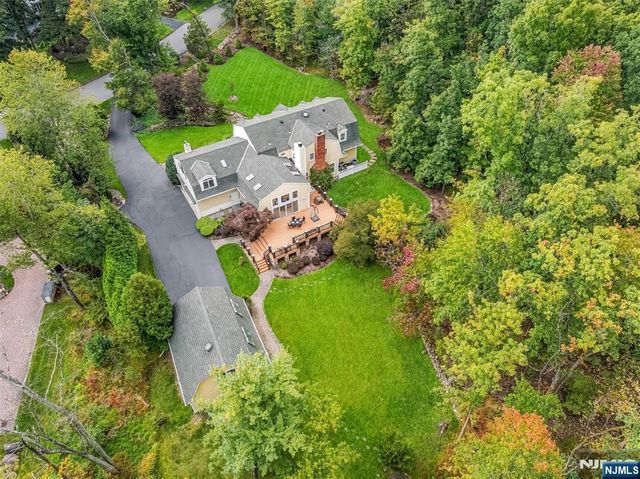 22 Millstream Road, Upper Saddle River, NJ 07458