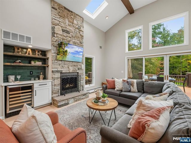 22 Millstream Road, Upper Saddle River, NJ 07458