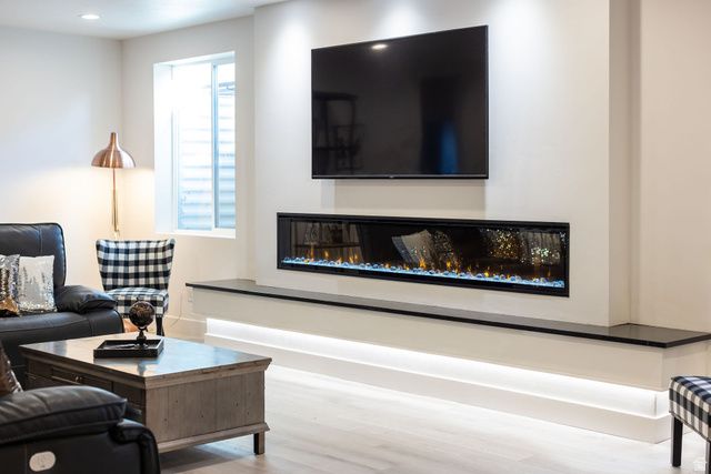 94 S 950 E, Hyde Park, UT 84318