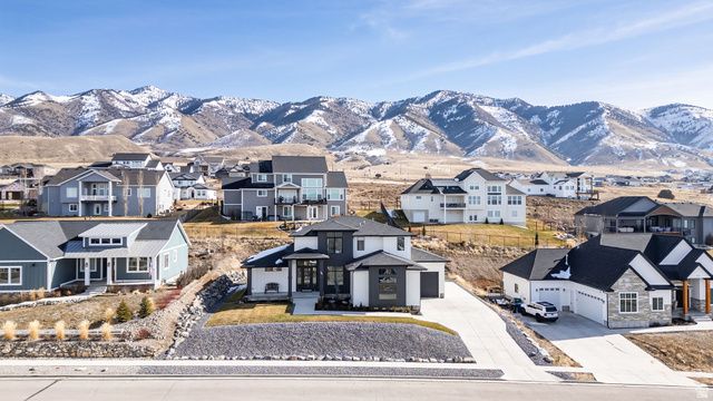 94 S 950 E, Hyde Park, UT 84318