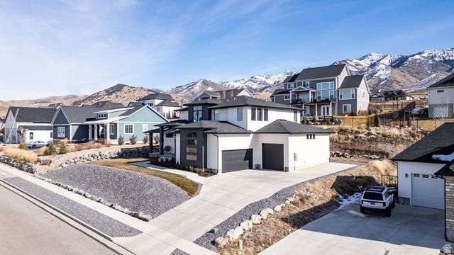 94 S 950 E, Hyde Park, UT 84318