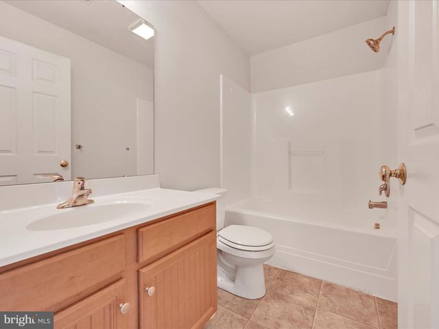 28 BRADFORD DR, Leola, PA 17540